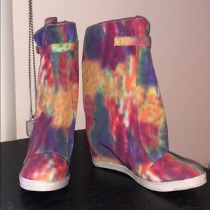 YRU tie dye boots